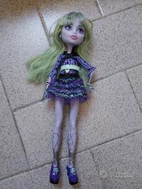 MONSTER HIGH TWYLA DOLL
