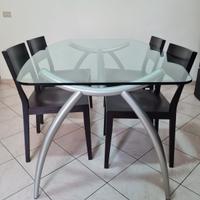 Tavolo Calligaris con 4 sedie in legno