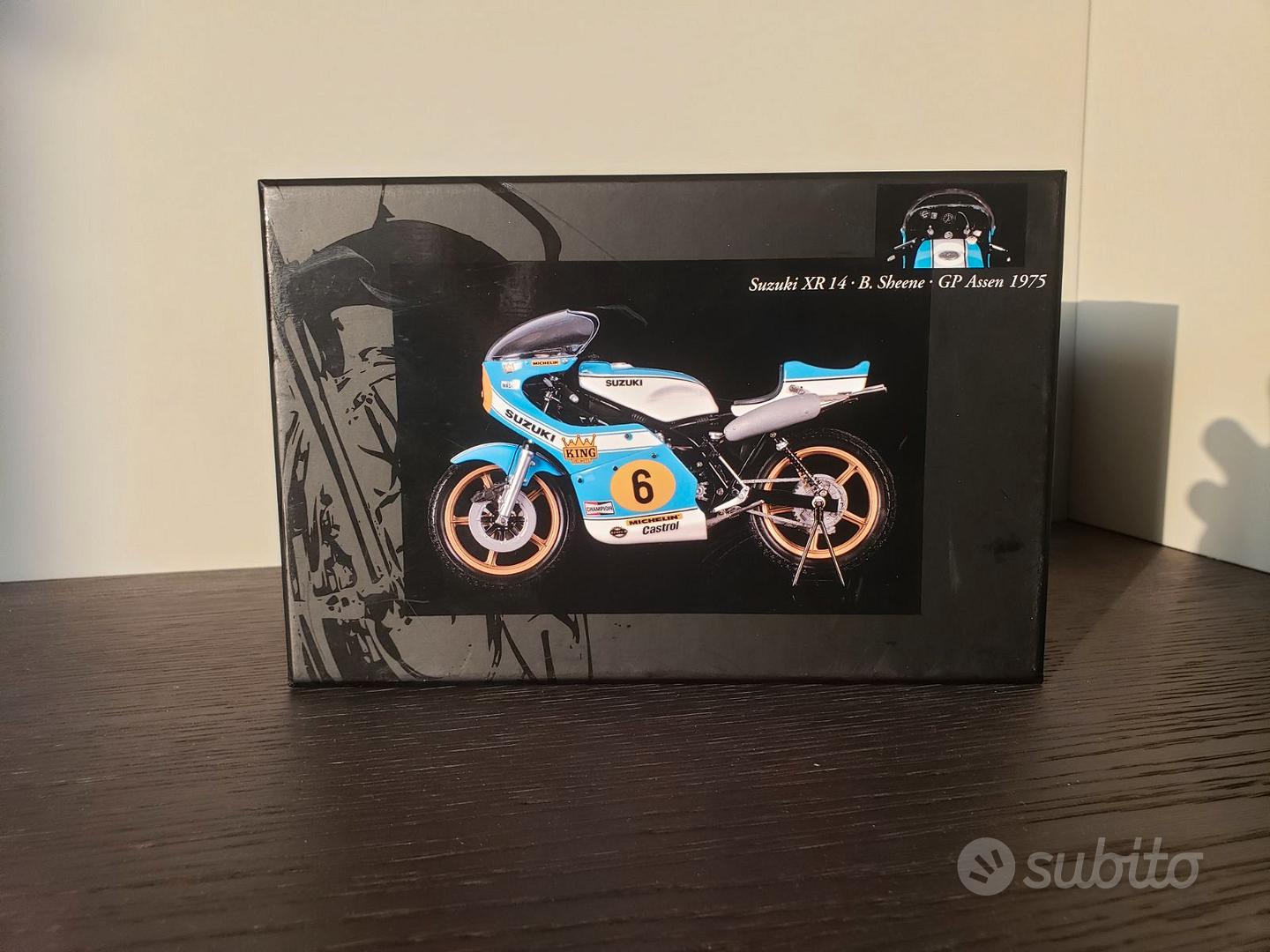 Suzuki RG 500 XR 14 Barry Sheene 1975 - Minichamps Suzuki RG 500 XR 14 Barry Sheene 1975 - Minichamps