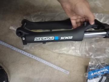 Forcella per Ruota 20 Pollici Suntour Xcm32 perno 