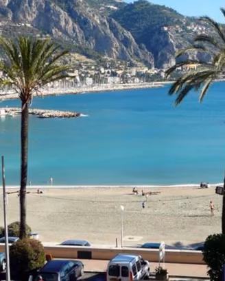 MENTONE Appartamento palazzo sul mare a settembre