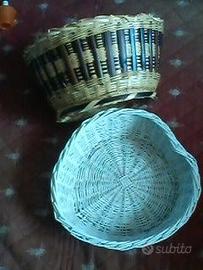 Cestini (4) e alcuni arredi e soprammobili