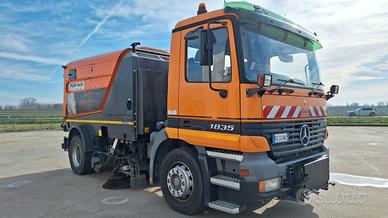 Spazzatrice aspirante SCHMIDT su Mercedes