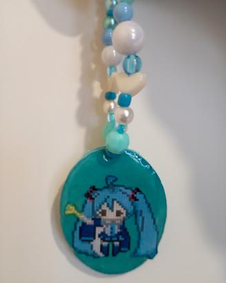 ciondolo miku fatto a mano 