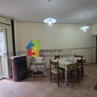 Singola su due livelli con giardino e dependance