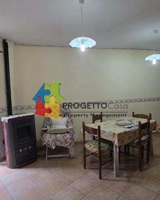 Singola su due livelli con giardino e dependance