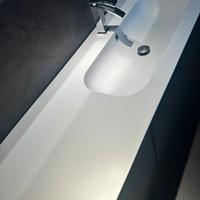 Mobile bagno con ripiano in corian firmato Cerasa