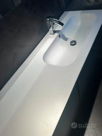 Mobile bagno con ripiano in corian firmato Cerasa