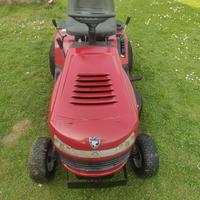 Trattorino tagliaerba 