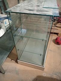 vetrina in vetro