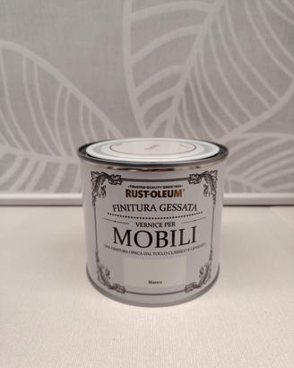 smalto gessato mobili bianco.