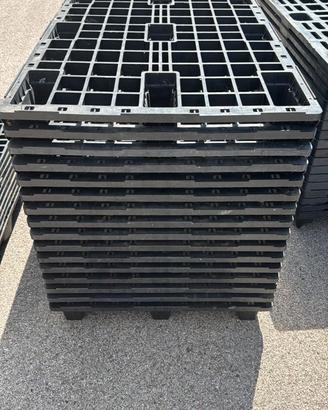 Bancali/pallet in plastica nera 120cm x 80 cm