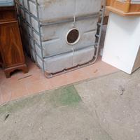 Cisterna con griglia per riempimento acqua con rub