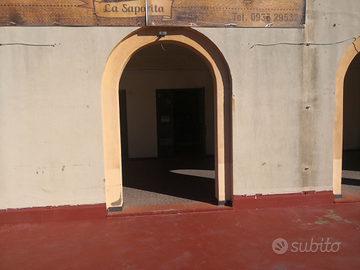 Ampio Locale commerciale