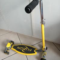 monopattino quattro ruote 