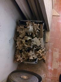 Giunti e elementi di fissaggio per tubi innocenti