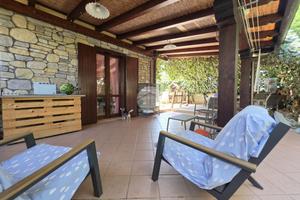 VILLA A SCHIERA D'ANGOLO A ALBINEA