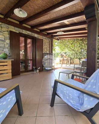VILLA A SCHIERA D'ANGOLO A ALBINEA