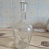 Bottiglia antica di vetro pregiato inciso