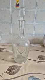 Bottiglia antica di vetro pregiato inciso