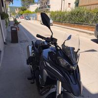 Moto benelli trk 702