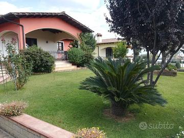 Villa Bifamiliare 170mq con Giardino e Box Auto