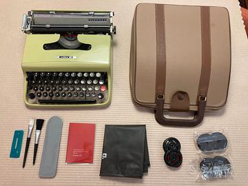 Olivetti Lettera 22 prima serie bicolore