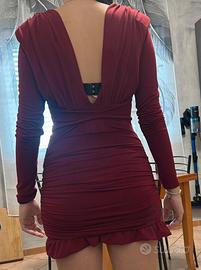 vestito colore rosso bordo