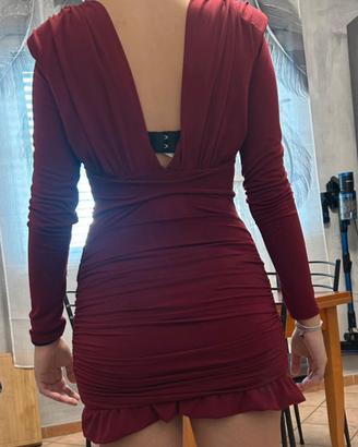 vestito colore rosso bordo