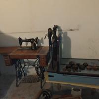 MACCHINA DA CUCIRE E BILANCIA A BASCULA D'EPOCA