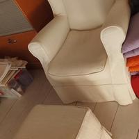 Splendida poltrona con pouf abbinato