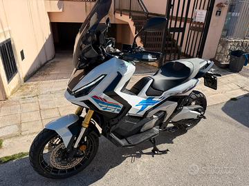 Honda x adv