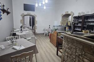 Attività / Licenza di 180 m² con 1 locale a Castel