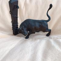 statuetta di toro in bronzo 