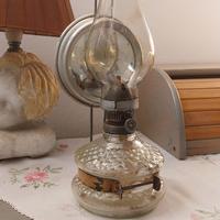 Antica lampada ad olio vintage 