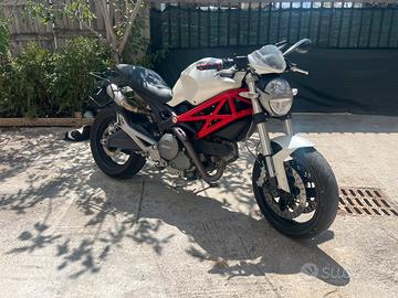 Ducati monster 696