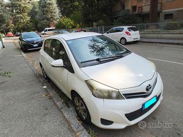 Toyota Yaris Yaris III 2011 5p 1.3 Active