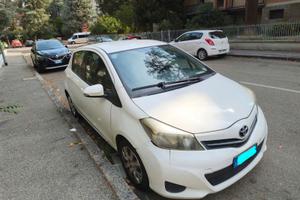 Toyota Yaris Yaris III 2011 5p 1.3 Active