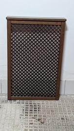 Copritermosifone in noce con griglia a rombi