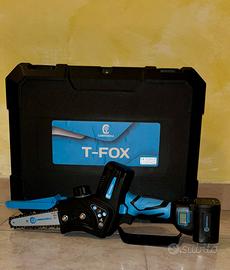 Attrezzatura da potatura e giardinaggio.