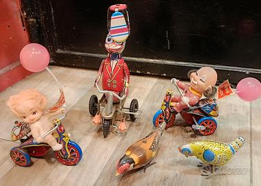 Lotto vecchi giocattoli in latta