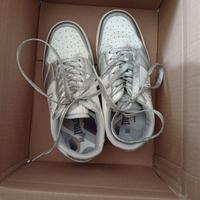 👟 Sneakers bianche con dettagli argento 👟