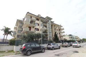 4 LOCALI A SAN PRISCO