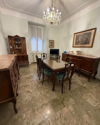 Camera da pranzo stile Chippendale