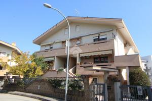 4 LOCALI A FRANCAVILLA AL MARE