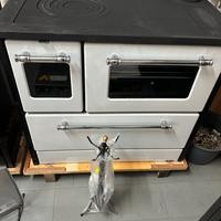 Cucina a legna nuova in ghisa