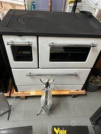 Cucina a legna nuova in ghisa