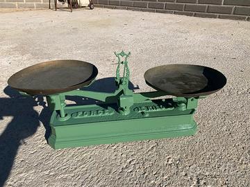 Bilancia antica di ghisa grande da collezione