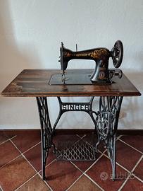 Macchina da cucire SINGER d'epoca
