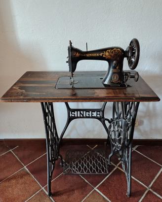 Macchina da cucire SINGER d'epoca